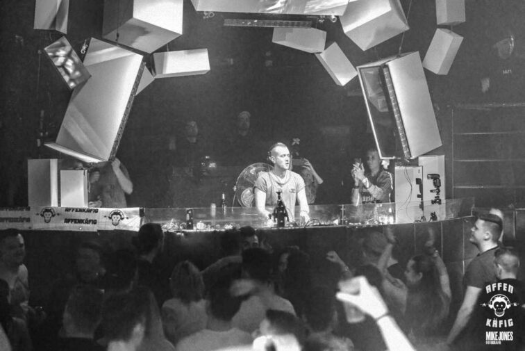 Julian Brand – Techno DJ und Produzent Photo live Affenkäfig 2